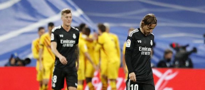 Il primo derby nazionale in 7 anni ha perso 4 gol!I tifosi del Real Madrid hanno lasciato il Bernabeu prima del previsto